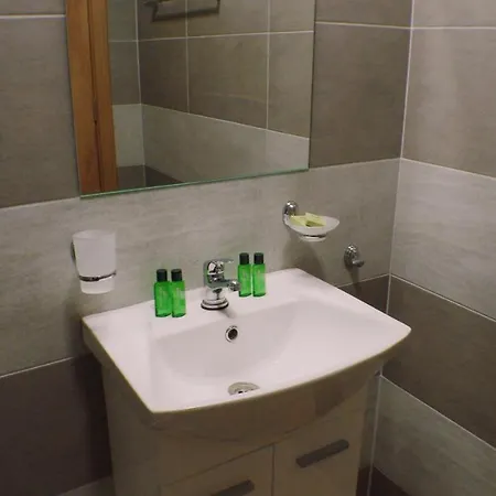 Modern & Peaceful 1Br Apartment With Free Parking Очна Клиника Света Петка Умбал Света Марина С Голяма Ъглова Тераса